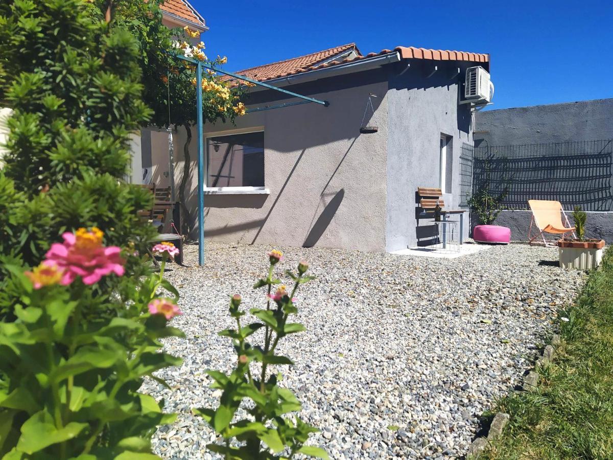 Studio 26 Vic-le-Comte Exterior foto
